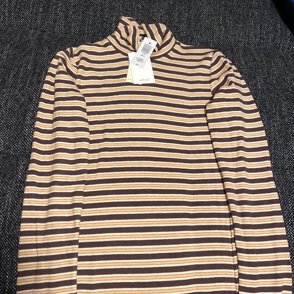 Wilfred turtle neck brand new tags still on - Picture 3 of 3